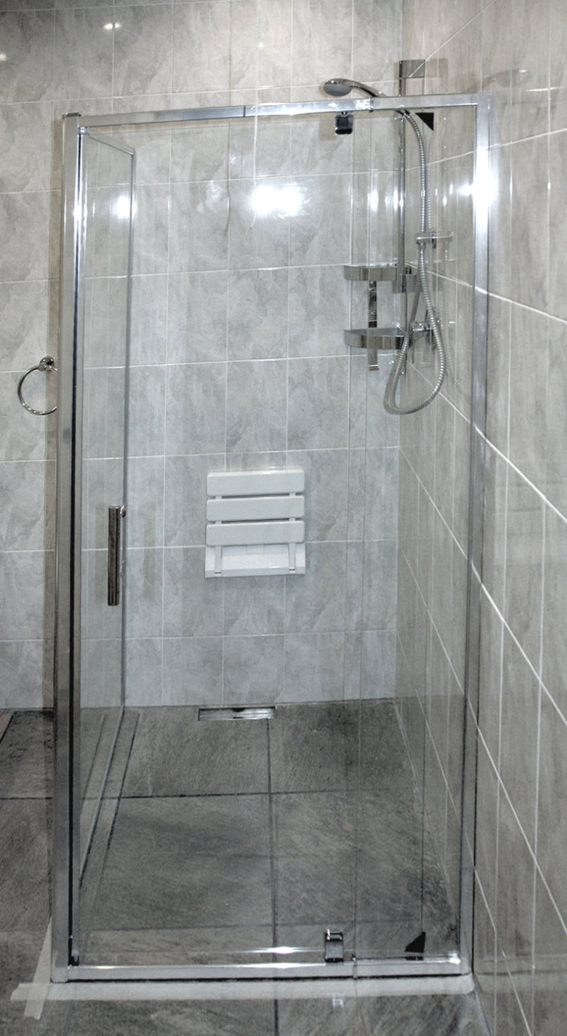 Cubicle Shower with pivot door