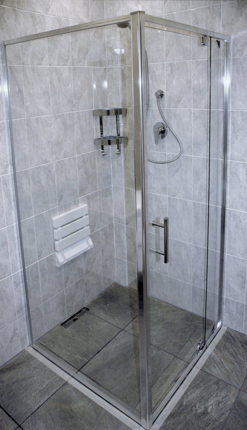 Cubicle Shower with pivot door