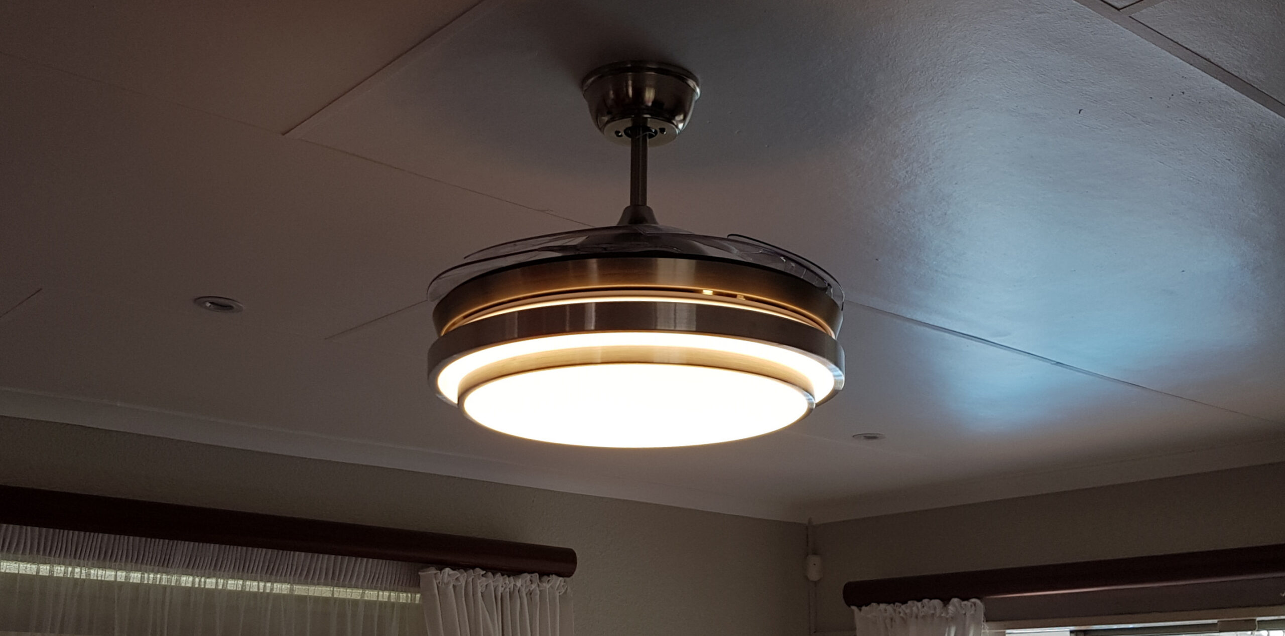Ceiling Fan (3 light settings)