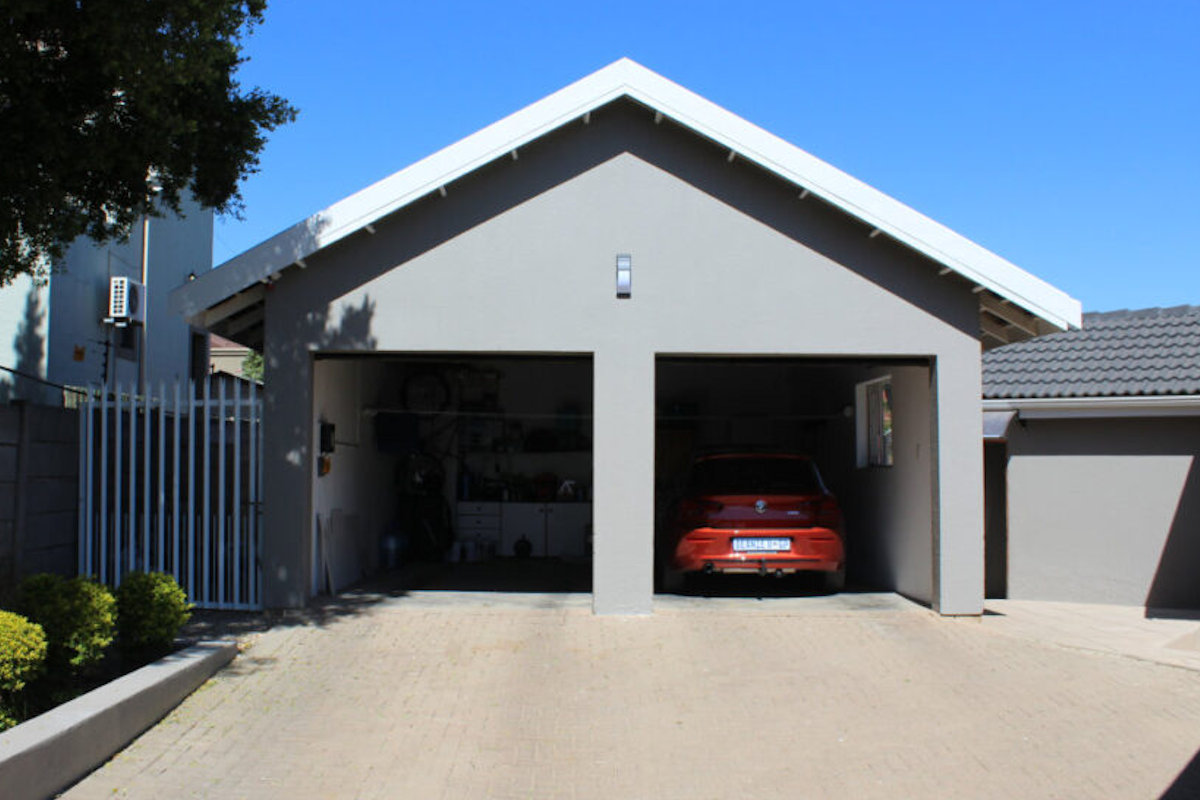 Garage Roof and Light
