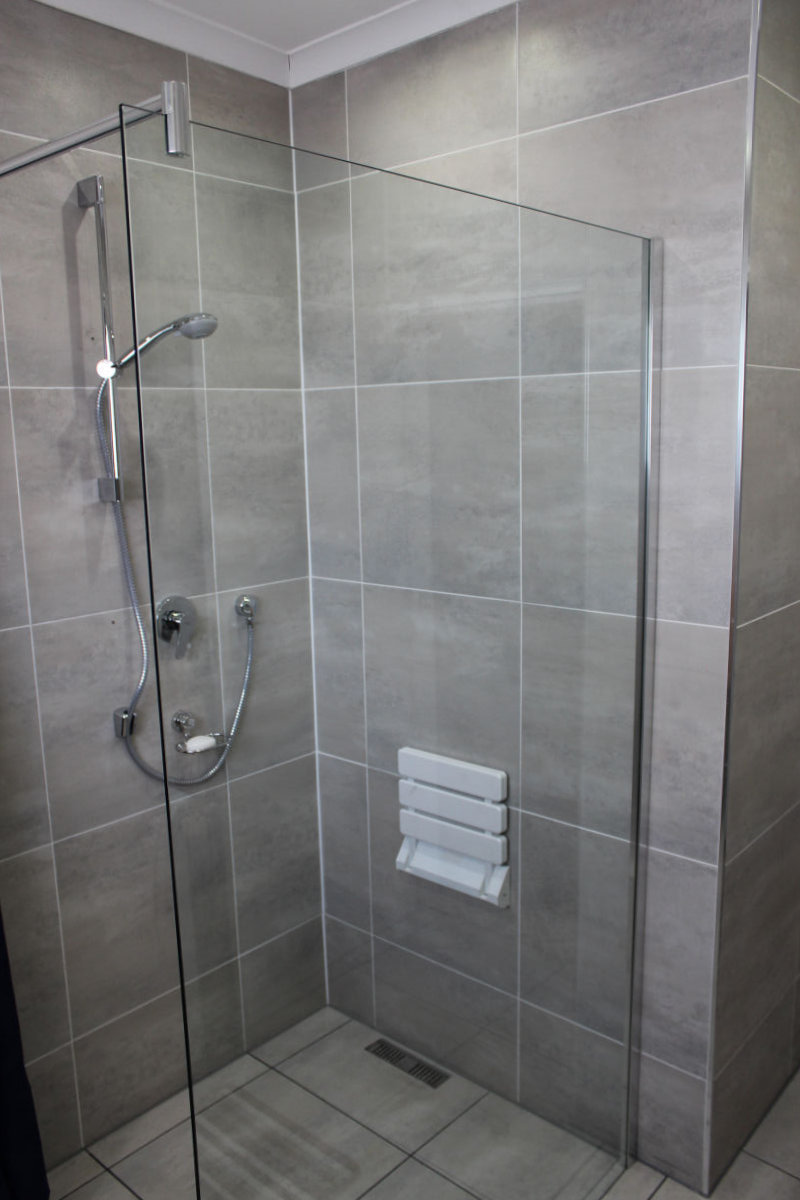 Walk-in Shower with Shower seat and Hand Shower