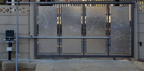 Gate with aluminium panels Back